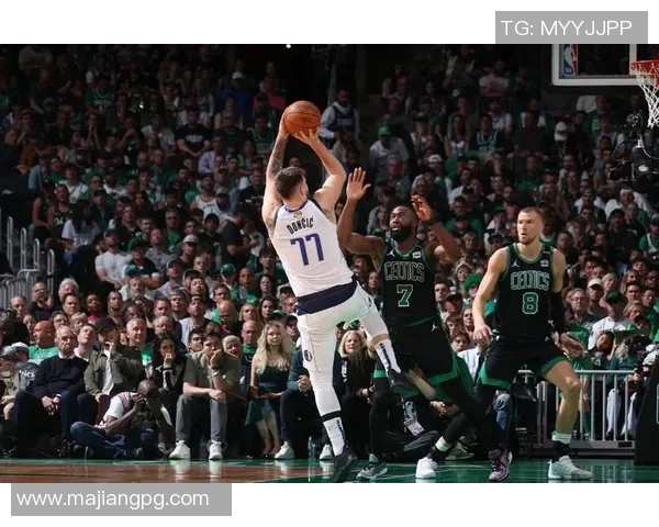 东契奇上半场表现抢眼8投4中斩获16分并贡献4篮板7助攻1抢断1盖帽