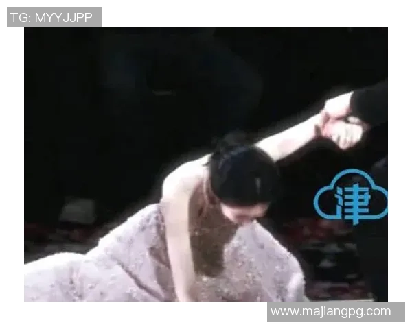 五大囧再添一笔大球后退鞋子掉落摔倒瞬间引发笑声 五大囧再添一笔大球后退鞋子掉落摔倒瞬间引发笑声